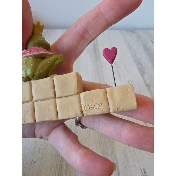 Vintage Suzi kiss Prince frog blossom bucket statue figurine Valentine's Day dec - Picture 7 of 8